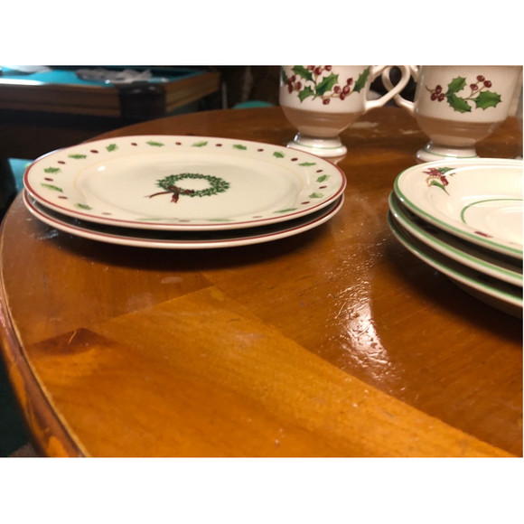 Vintage White Christmas dish set - Picture 6 of 15